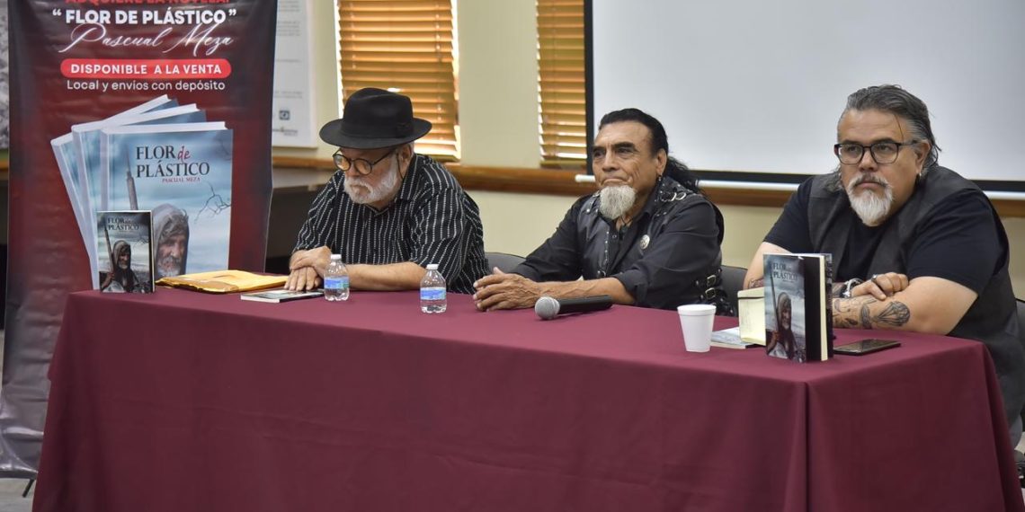 Pascual Meza del grupo Khafra presenta su libro “Flor de Plástico”