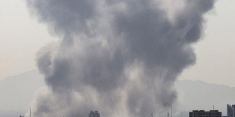 Reportan más de 200 muertos en Irán por ataques de EU-Israel