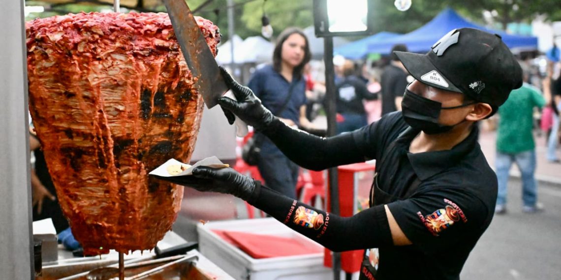 Celebra Toño Astiazarán junto a familias hermosillenses éxito de Taco Fest