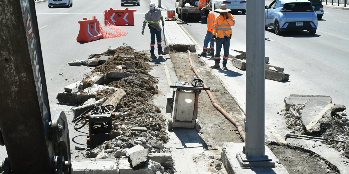 Trabaja Ayuntamiento de Hermosillo en mejorar vialidad en calle Rosales