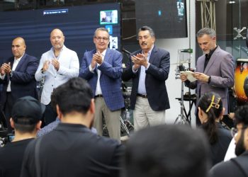 Preside Javier Lamarque inauguración de agencia automotriz sustentable en Cajeme