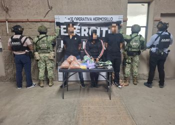 Ejército Mexicano asegura droga, armas y detienen a tres personas en Hermosillo
