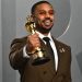 Michael B. Jordan celebró su triunfo entre hamburguesas y fans