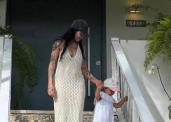 Cazzu comparte nuevas fotos de su hija tras demanda de Nodal