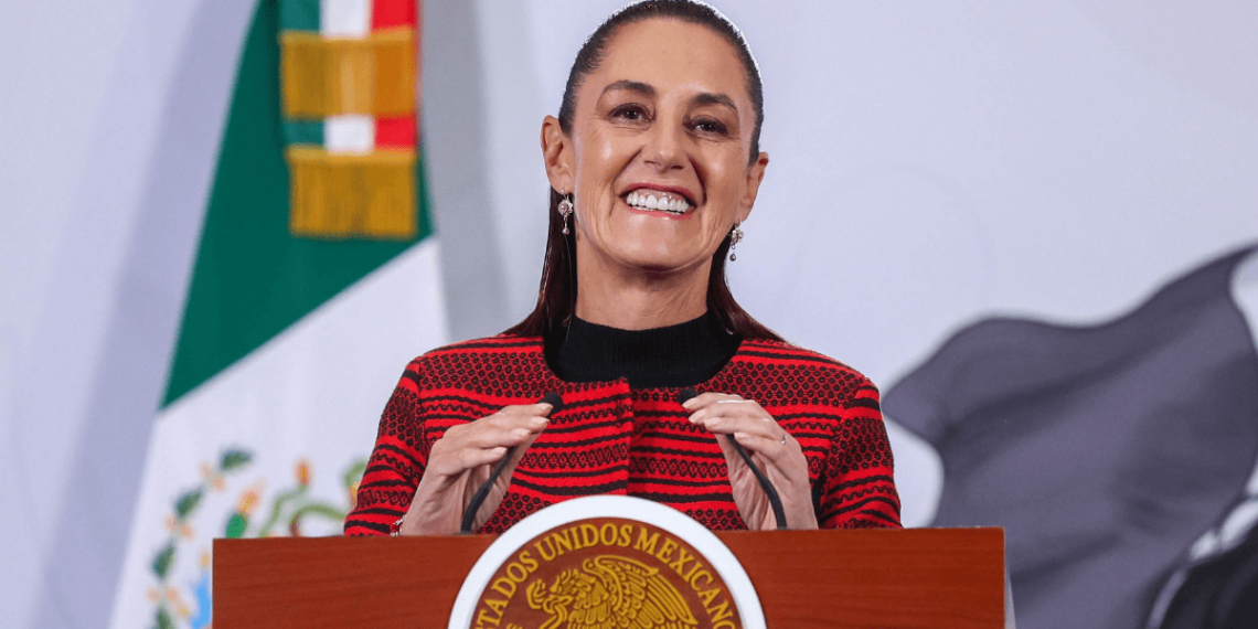 Claudia Sheinbaum confirma caso en Palacio Nacional: mujer no era IA y sí se asoleó