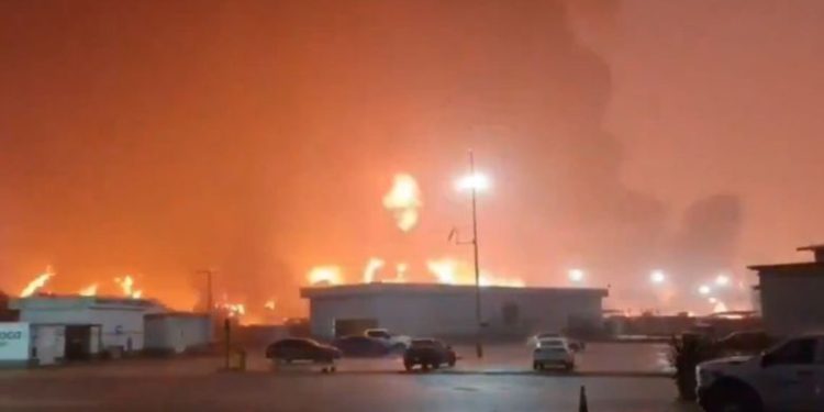 Incendio en Dos Bocas deja al menos cinco muertos y un lesionado