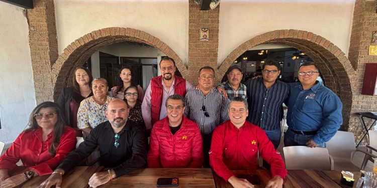 Ramón Flores realiza agenda territorial en Puerto Peñasco y fortalece presencia del PT en el municipio.