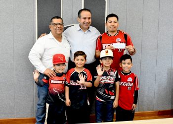 Apoya Toño Astiazarán a 220 deportistas a través de Fondo Deportivo