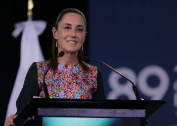 Sheinbaum conmemora el 220 aniversario del natalicio de Benito Juárez