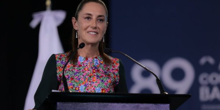 Sheinbaum conmemora el 220 aniversario del natalicio de Benito Juárez