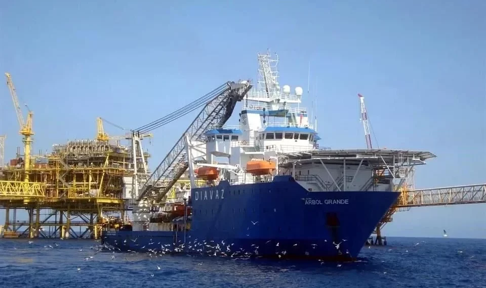 Acusan a Pemex de ocultar derrame en Cantarell desde febrero