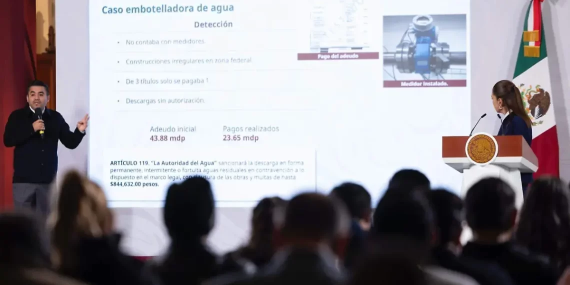 Conagua exhibe a refresquera por adeudo de 234 mdp por extraer más agua de la autorizada