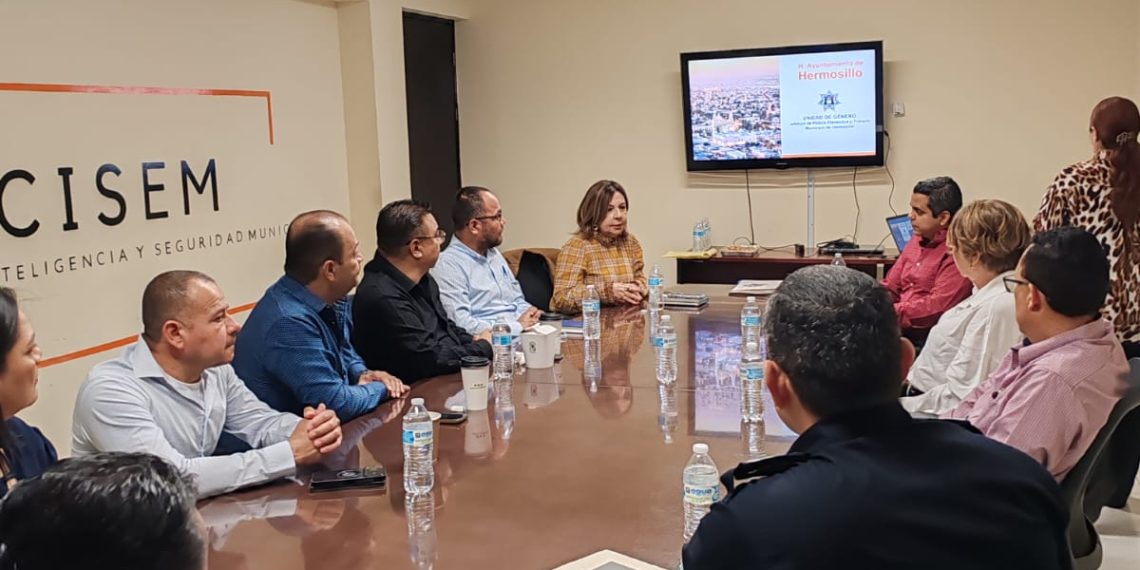 Comparte Policía de Hermosillo modelo de éxito de la Unidad de Género a autoridades de Nogales