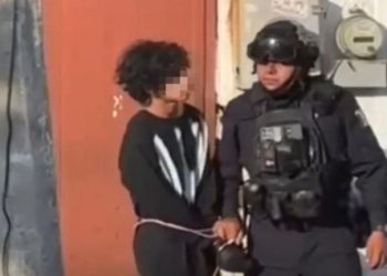 Adolescente asesina a balazos a dos profesoras en preparatoria de Michoacán