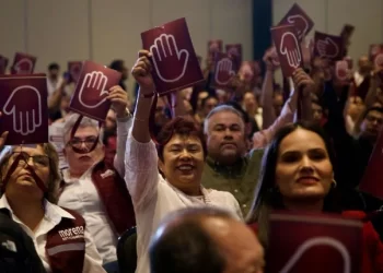 INE exhibe que Morena tiene casi 100 mil afiliaciones irregulares, incluso personas muertas