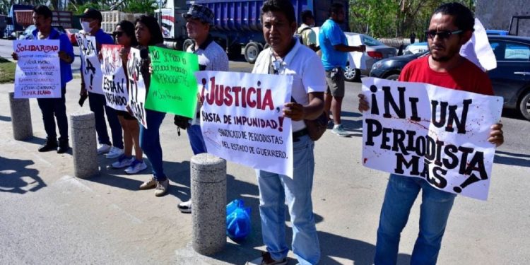 México cae cinco escaños en índice sobre la libertad de expresión por la impunidad y violencia