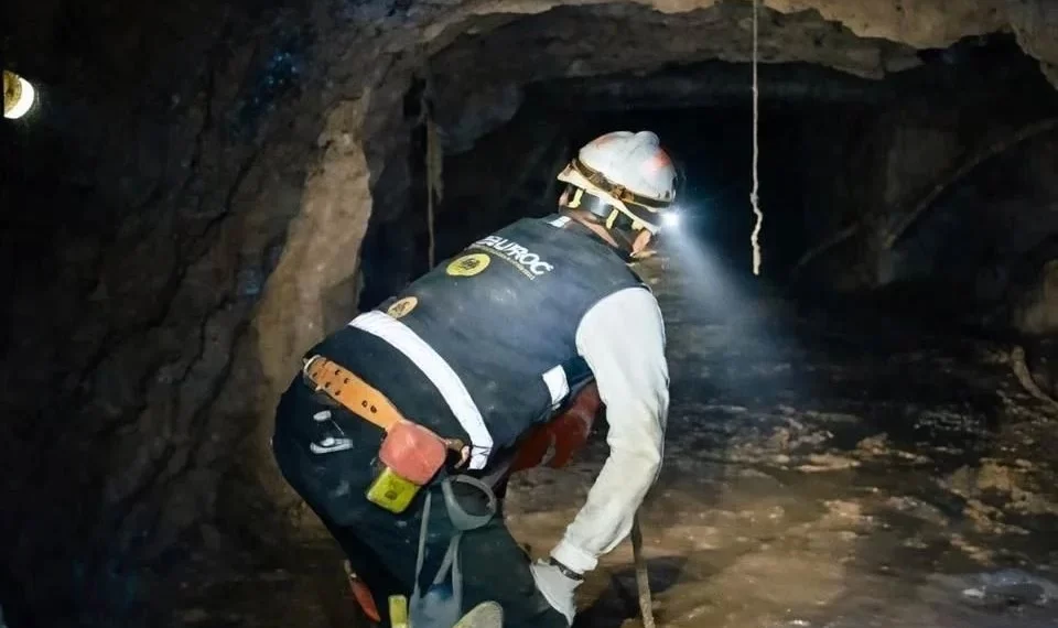 Rescatan a primer minero atrapado en Sinaloa