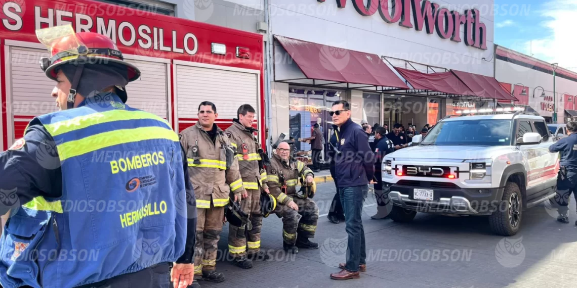 Corto circuito en transformador provoca expl0-sión y apagón en comercio