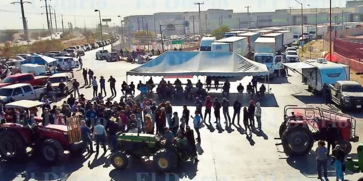 Amagan agricultores con bloquear carreteras en el país