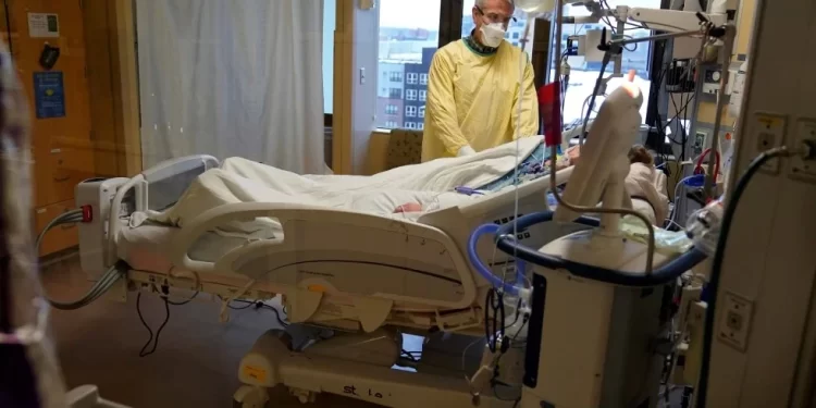 Más de 150.000 muertes por COVID-19 pasaron desapercibidas en Estados Unidos al inicio de la pandemia