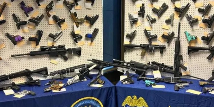 Destaca Johnson aseguramiento de armas con destino a México