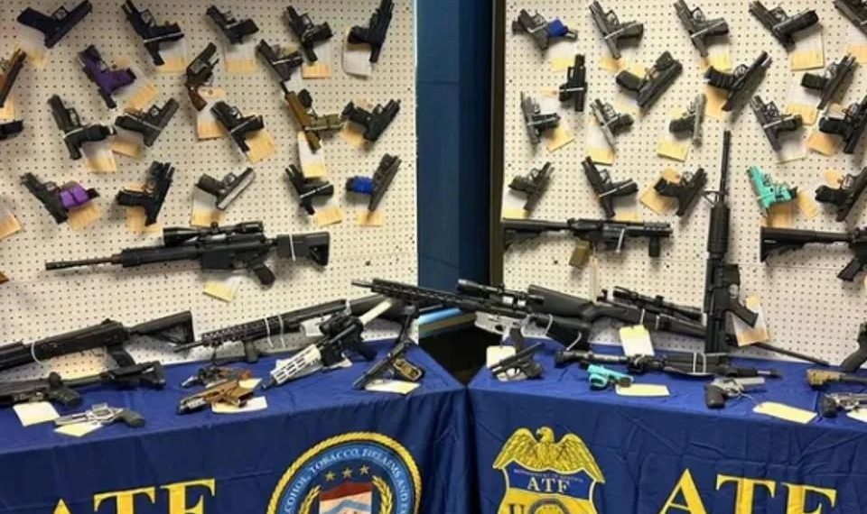 Destaca Johnson aseguramiento de armas con destino a México