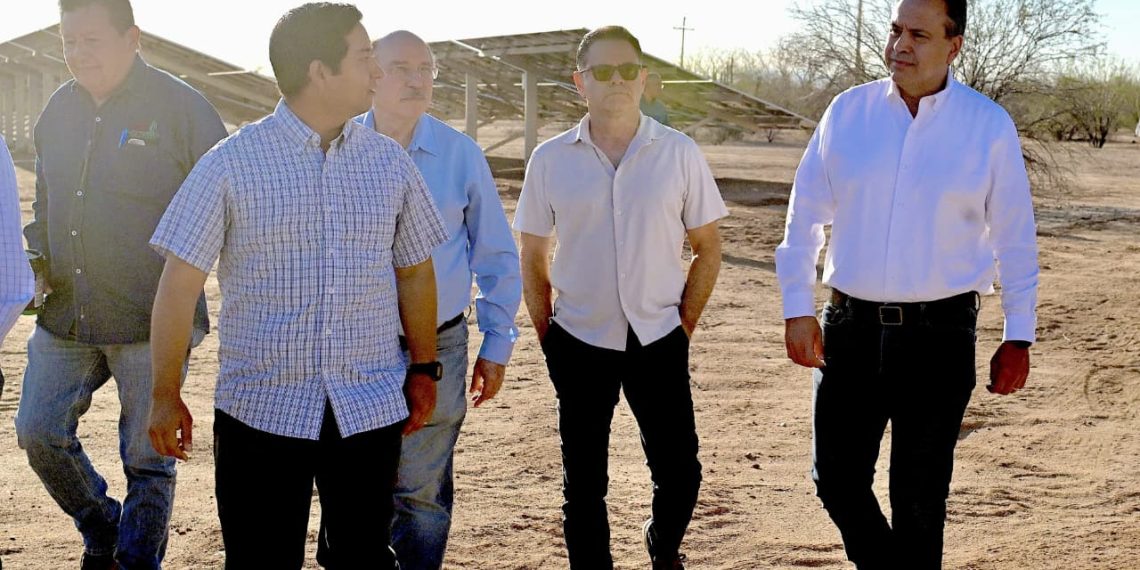 Supervisan operación de 3 mil paneles solares para eficientar suministro de agua en los hogares