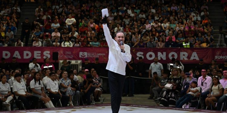 Gobernador Durazo impulsa becas universales para aliviar gasto familiar y mantener a jóvenes en clases