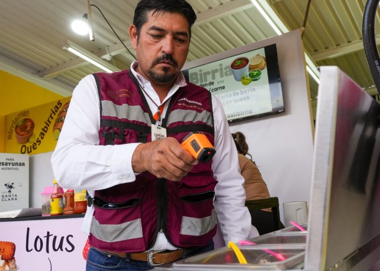 Refuerza Coesprisson acciones de prevención sanitaria durante la Expogan en Hermosillo