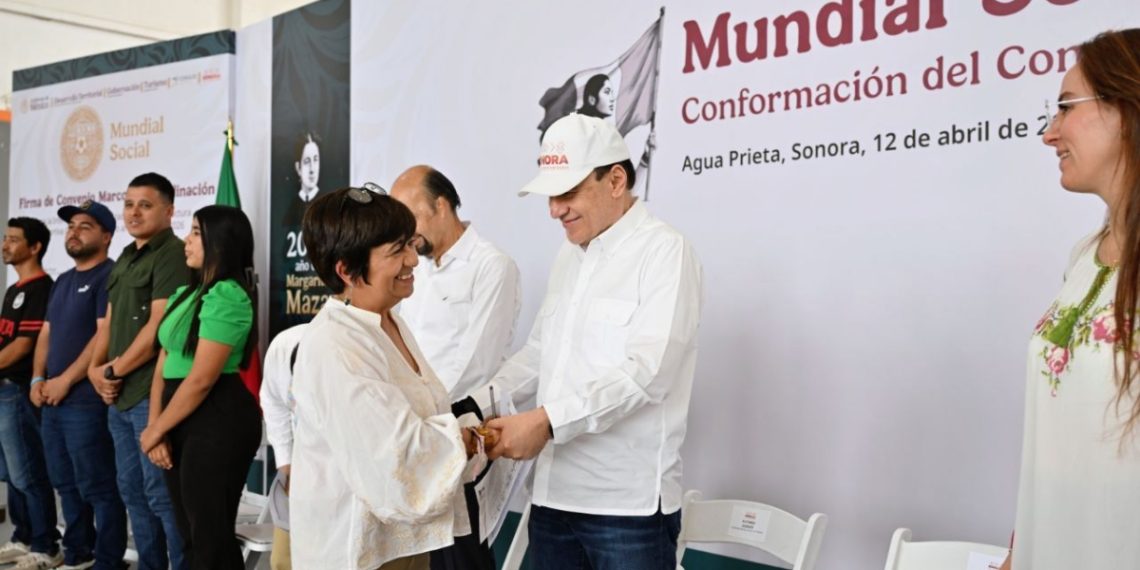 Gobernador Durazo y Sedatu entregan escrituras y fortalecen certeza patrimonial en Sonora