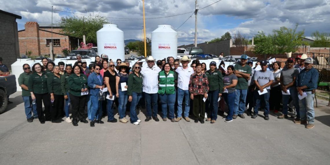 Gobierno de Sonora fortalece acceso al agua en Bacoachi con entrega de tinacos