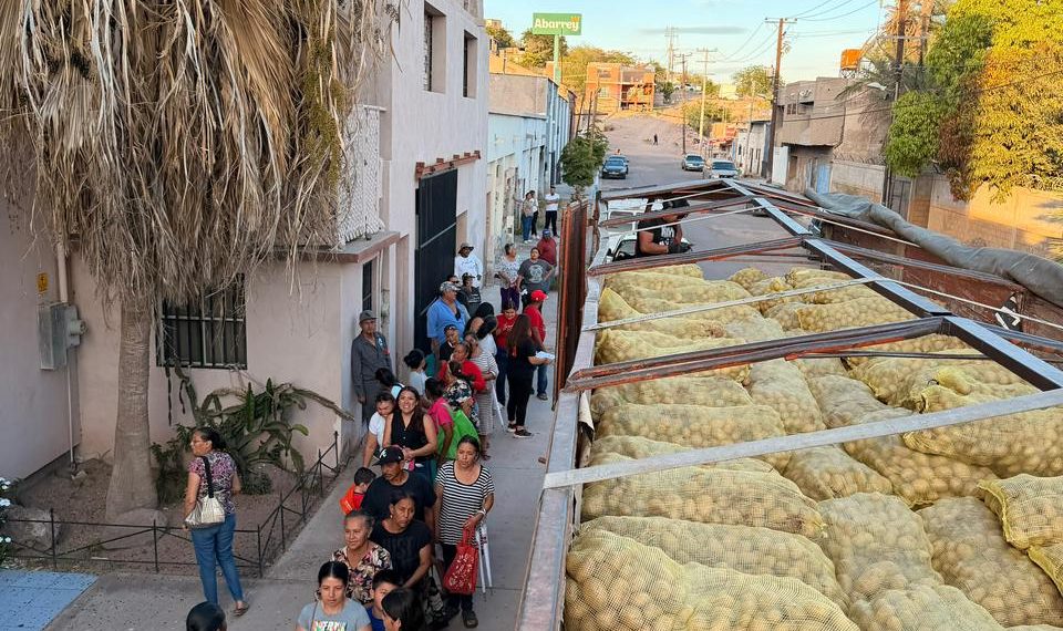 Ramón Flores entrega 70 toneladas de alimento a familias guaymenses