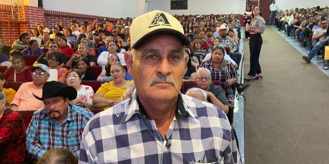 Agradecen familias de Agua Prieta a gobernador Durazo por entrega de escrituras