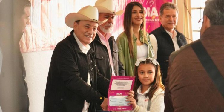 Gobernador Durazo beneficia a familias sonorenses con más becas, más apoyos y menos gastos