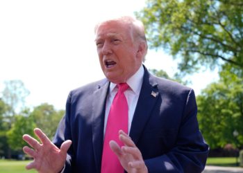 Abogados de Trump negocian con el IRS para resolver su demanda de 10,000 millones de dólares