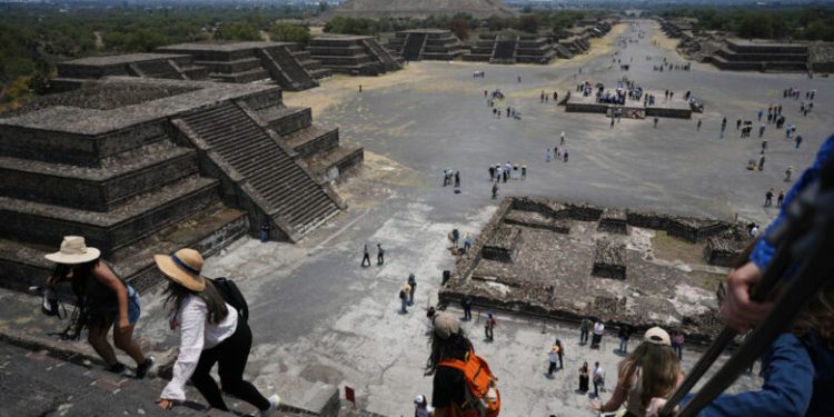 Sheinbaum descarta impacto al turismo tras ataque en Teotihuacán