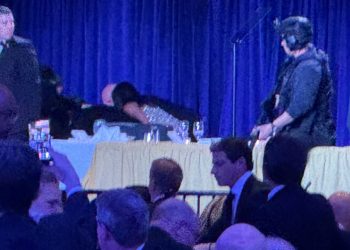 Evacuan a Trump por incidente de seguridad en cena de corresponsales en Casa Blanca; no hay heridos