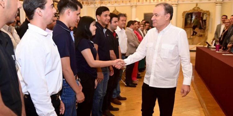 Gobernador Durazo profesionaliza a 350 mil sonorenses en inteligencia artificial con Microsoft