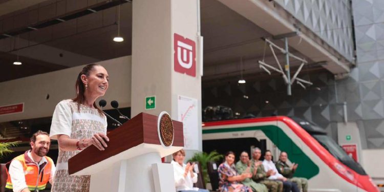 Sheinbaum inaugura tren de la Ciudad de México al AIFA