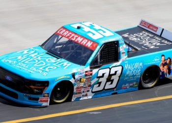 Protagoniza ‘Malcolm el de en medio’ fuerte choque en la NASCAR