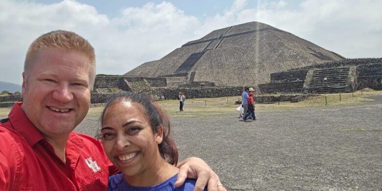 Pareja de EU auxilió a heridos en ataque en Teotihuacán