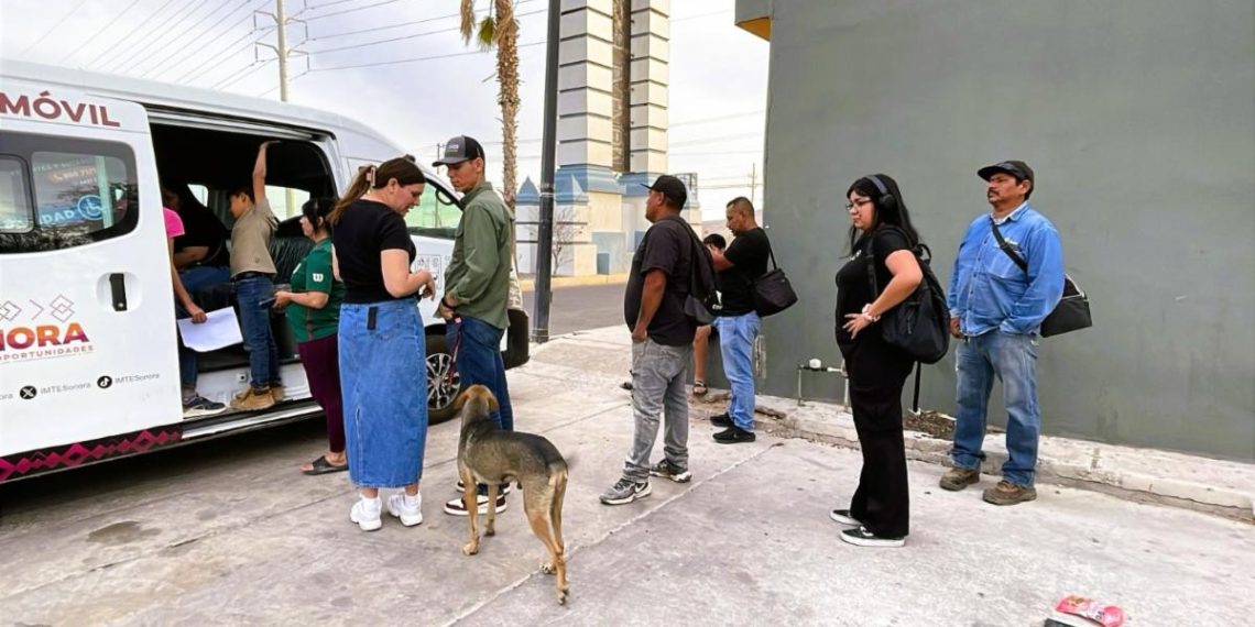 Unidades Móviles continúan credencializando en paradas para reforzar el pago electrónico en las líneas 9, 16 y 20
