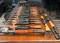 Confiscan lanzacohetes y rifles que una mujer iba a ingresar presuntamente de contrabando por Nogales