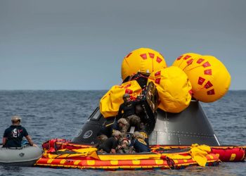 Los astronautas de Artemis II amerizan, concluyendo así su histórico viaje alrededor de la Luna