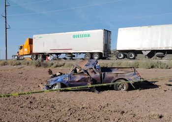 Muere en choque de pick up y tráiler en la calle Cuatro de la Costa de Hermosillo