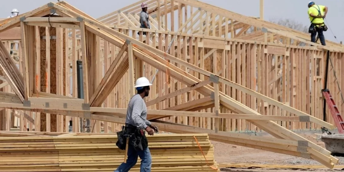 Tras los incendios, Los Ángeles sufre escasez de 100 mil obreros para la reconstrucción