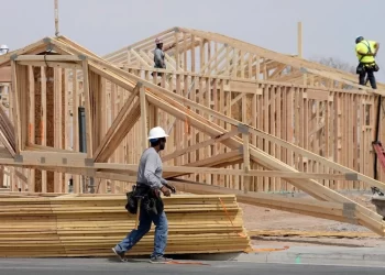 Tras los incendios, Los Ángeles sufre escasez de 100 mil obreros para la reconstrucción