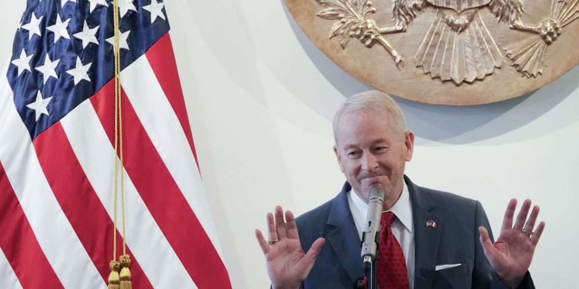 Embajador Johnson advierte: Sin transparencia, proyectos como Mexinol no pueden prosperar