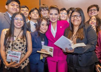 Lorenia Valles participa en el Parlamento Juvenil de la Cámara de Diputados