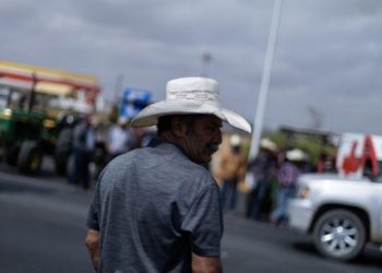 Transportistas y agricultores levantan bloqueos; retoman diálogo con el gobierno